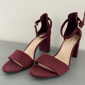 Old Navy heels size 9 NWOT Wine